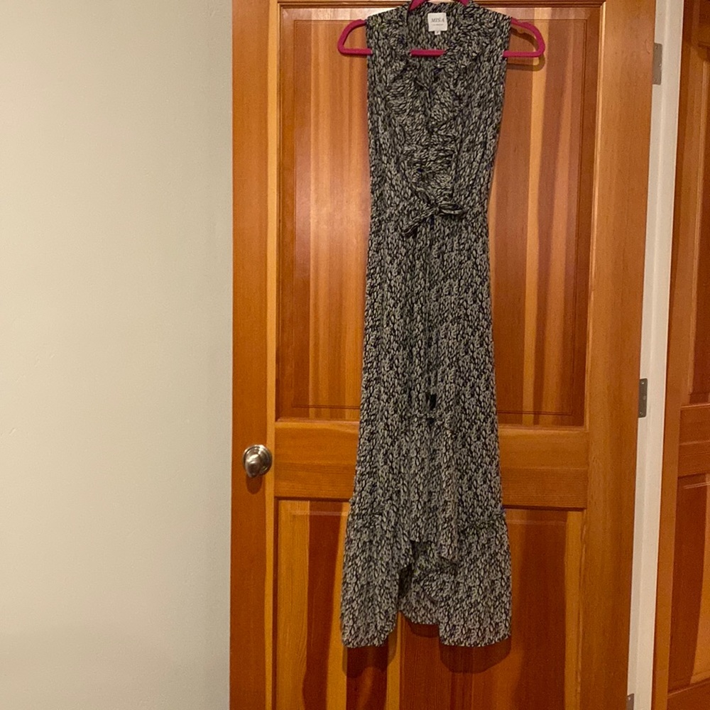Misa sleeveless ruffle front dress. Size Medium